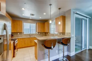 Photo #4: 2206936 Listing