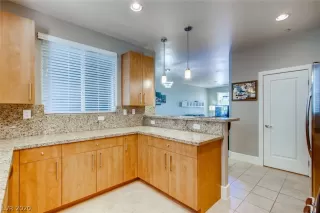 Photo #5: 2206936 Listing