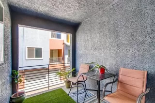 Photo #6: 2206936 Listing