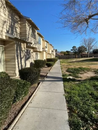 Photo #1: 2206965 Listing