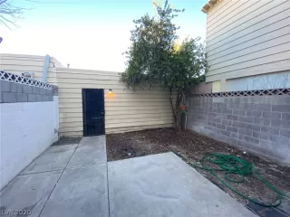 Photo #2: 2206965 Listing