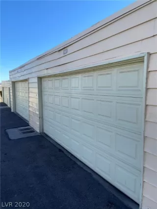 Photo #3: 2206965 Listing