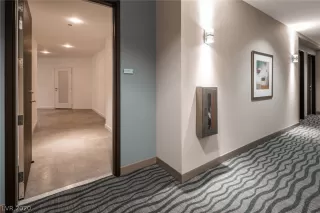 Photo #3: 2206987 Listing