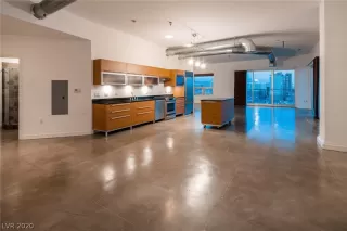 Photo #5: 2206987 Listing