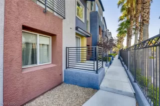 Photo #1: 2207203 Listing