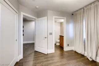 Photo #5: 2207203 Listing