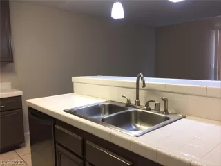 Photo #5: 2207218 Listing 