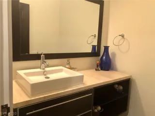 Photo #5: 2207250 Listing