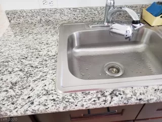 Photo #4: 2207262 Listing