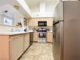 Photo #5: 2207287 Listing