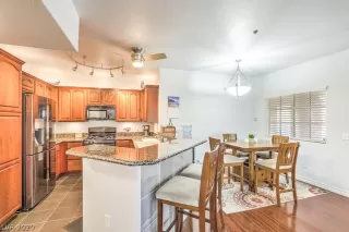 Photo #5: 2207290 Listing