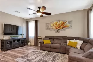 Photo #4: 2207299 Listing