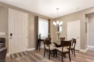 Photo #5: 2207299 Listing