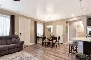 Photo #6: 2207299 Listing