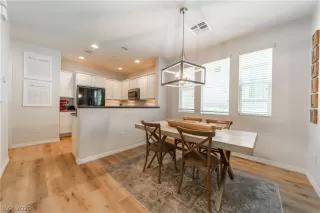 Photo #4: 2207363 Listing