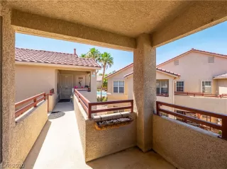 Photo #3: 2207476 Listing