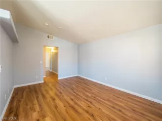 Photo #5: 2207476 Listing