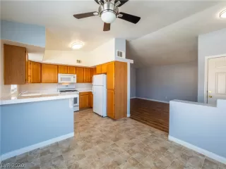 Photo #6: 2207476 Listing