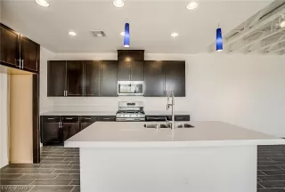 Photo #5: 2207522 Listing