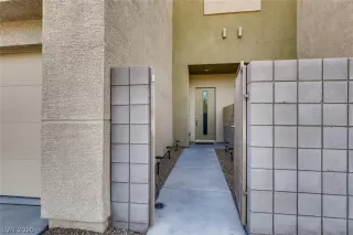 Photo #1: 2207567 Listing 