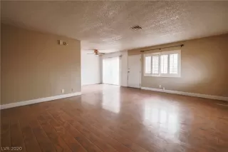 Photo #5: 2207572 Listing