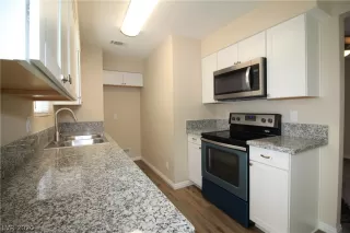 Photo #3: 2207617 Listing