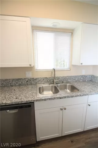 Photo #4: 2207617 Listing