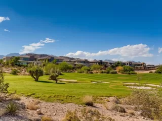 Photo #3: 2207653 Listing