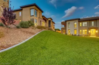 Photo #4: 2207653 Listing