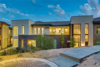 Photo #5: 2207653 Listing