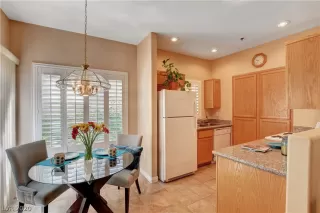 Photo #5: 2207764 Listing 