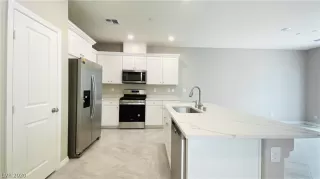 Photo #4: 2207792 Listing 
