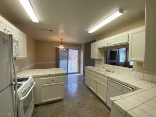 Photo #5: 2207828 Listing 