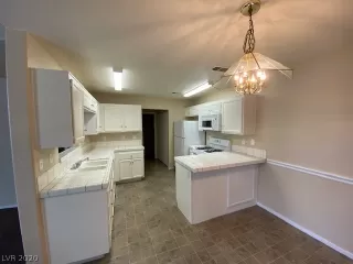 Photo #6: 2207828 Listing 