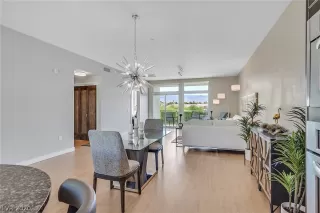 Photo #5: 2207863 Listing