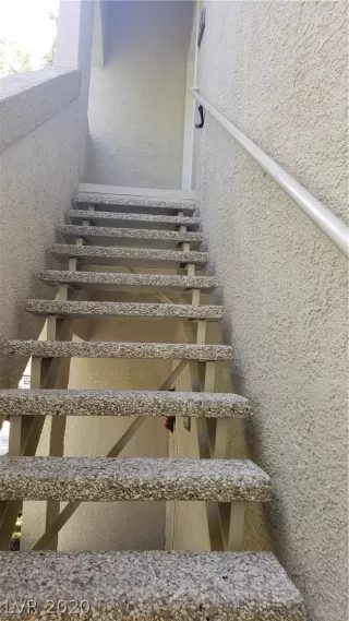 Photo #3: 2207889 Listing 