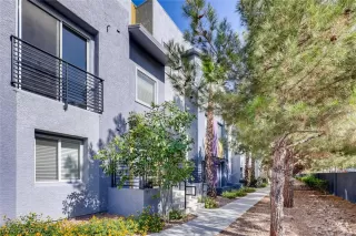 Photo #1: 2207896 Listing