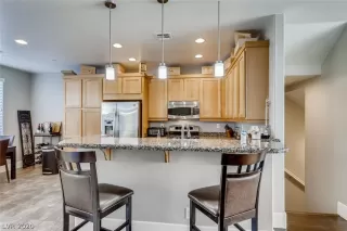 Photo #3: 2207896 Listing