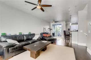 Photo #4: 2207896 Listing