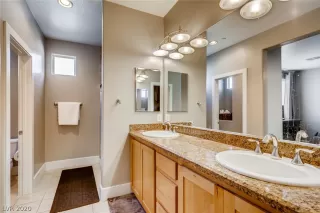 Photo #6: 2207896 Listing