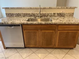 Photo #3: 2207904 Listing