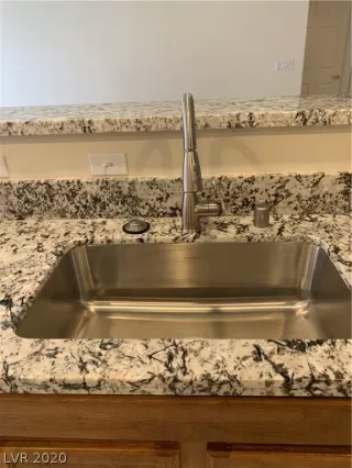 Photo #4: 2207904 Listing