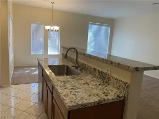 Photo #6: 2207904 Listing