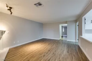 Photo #4: 2207914 Listing 