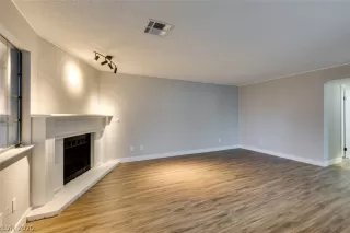 Photo #5: 2207914 Listing 