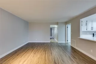 Photo #6: 2207914 Listing 