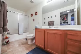 Photo #5: 2207971 Listing