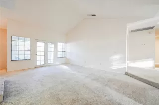 Photo #4: 2208050 Listing