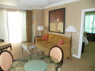 Photo #3: 2208114 Listing