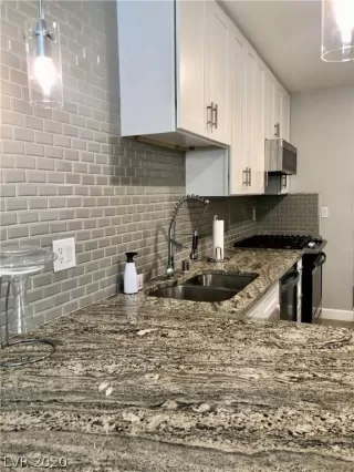 Photo #4: 2208115 Listing 